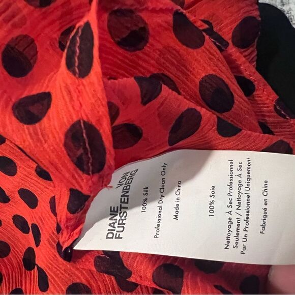 Diane vonFurstenberg blouse - Picture 9 of 9